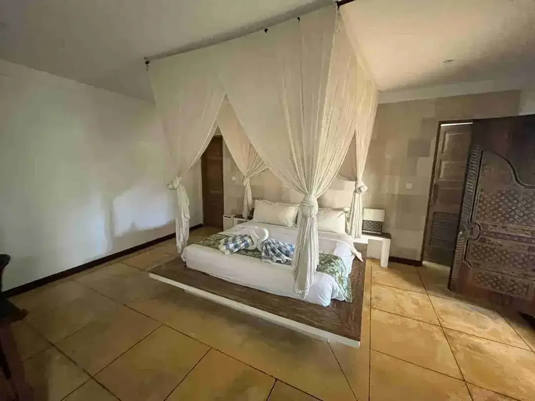 Dijual Luxury Villa 4 KT di Batu Belig, Dekat Pantai & Seminyak - Image 2 of 10