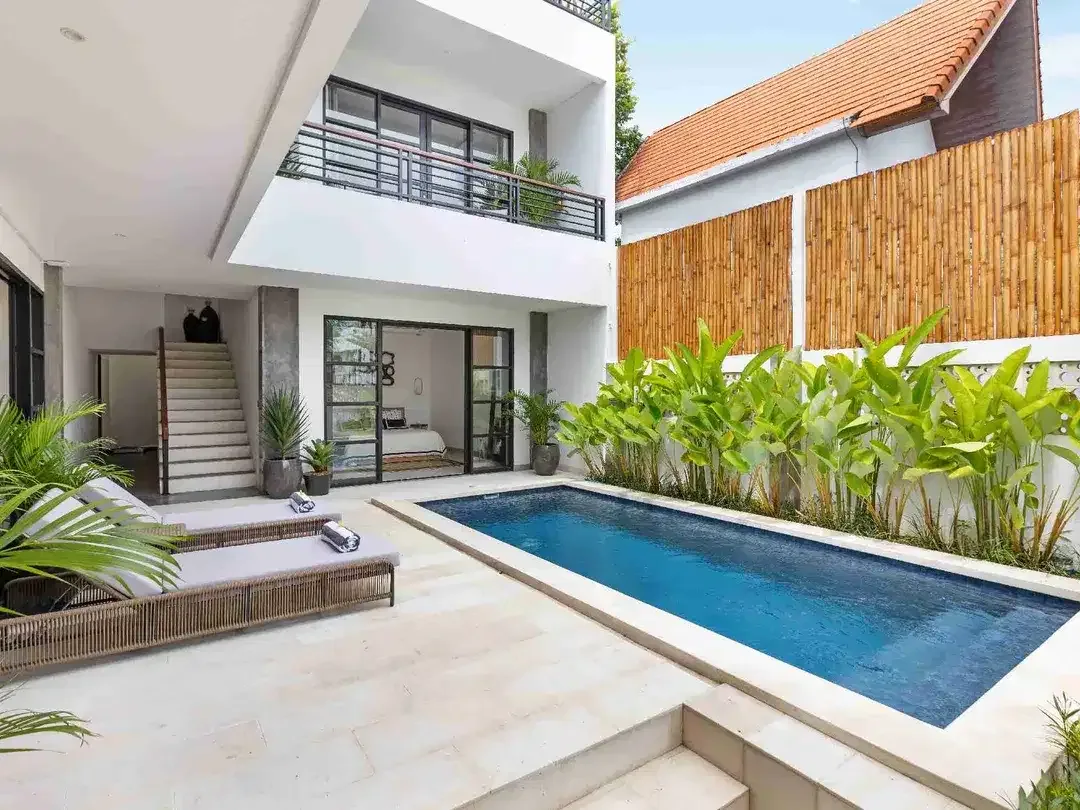 FOR RENT & SALE MODERN TROPICAL VILLA 3 BEDROOM PERERENAN CANGGU - Image 2 of 10