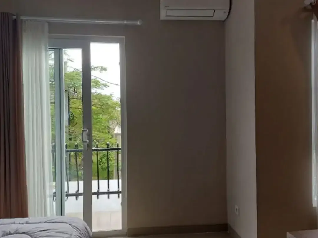 RUMAH CANTIK FULL FURNISHED 4BR DI PERUM HARVESTLAND JIMBARAN BADUNG - Image 7 of 10