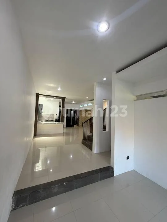 Rumah 2 Lantai Minimalis Modern di Kerobokan - Image 4 of 4