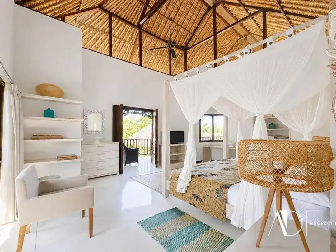 FREEHOLD | LUXURY BALINESE VILLA IN PRIME PERERENAN - Image 9 of 10