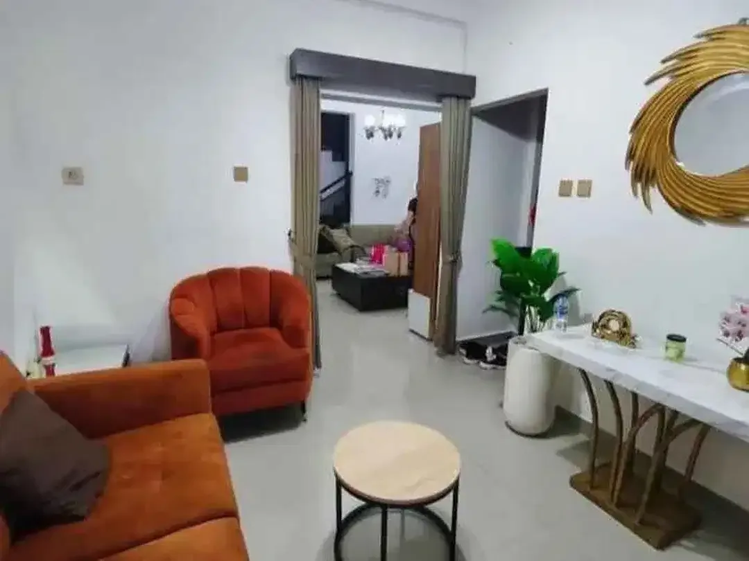 Di jual rumah 2 lantai MAsih terawat baik dan siap huni - Image 2 of 6