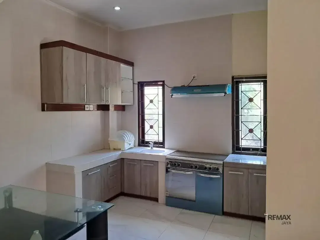 Rumah Luas 2 Lantai Dijual di Puri Gading Jimbaran, Badung - Image 2 of 6