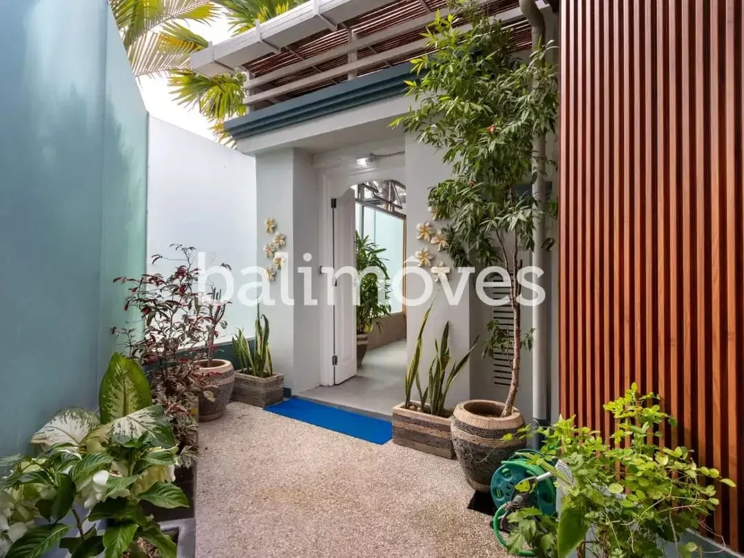 Vila Dua Kamar Tidur yang Indah, Terang, dan Modern di Kawasan Pantai Sanur - Image 6 of 10