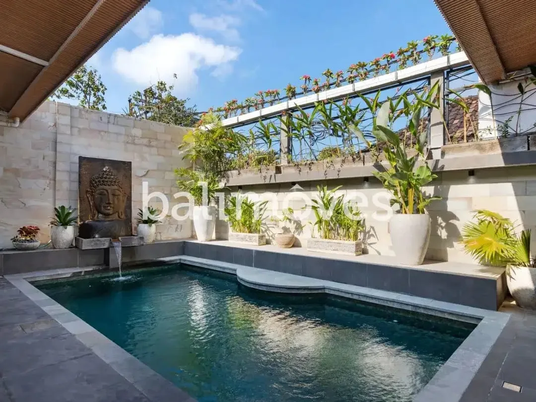 Vila Dua Kamar Tidur yang Indah, Terang, dan Modern di Kawasan Pantai Sanur - Image 2 of 10