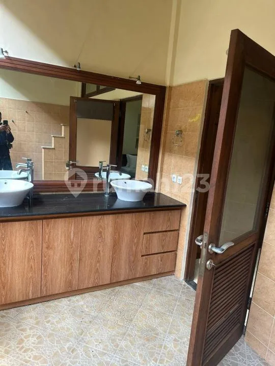 Villa Full Furnished Pool Gazebo Siap Huni Strategis di Umalas - Image 2 of 4