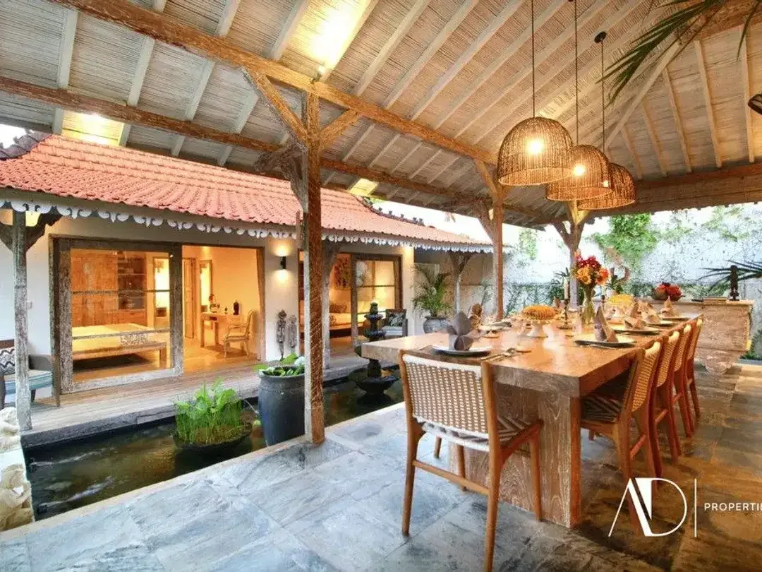 LEASEHOLD | TROPICAL BALINESE-STYLE VILLA IN PRIME BERAWA, CANGGU - Image 4 of 10