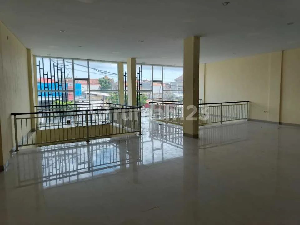 For Sale, Ruko Ngantong 3 Lantai di Jalan Utama Provinsi di Denpasar Barat Cocok Untuk Kantor, Klinik, Petshop, Gudang Transit, Toko Bangunan, Distributor PVC - Image 3 of 4