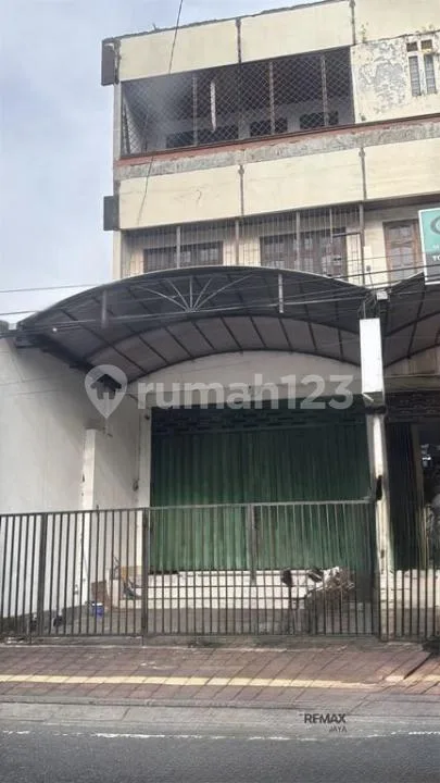 Ruko 3 Lantai Pinggir Jalan Utama Dijual di Setiabudi Denpasar - Image 1 of 4
