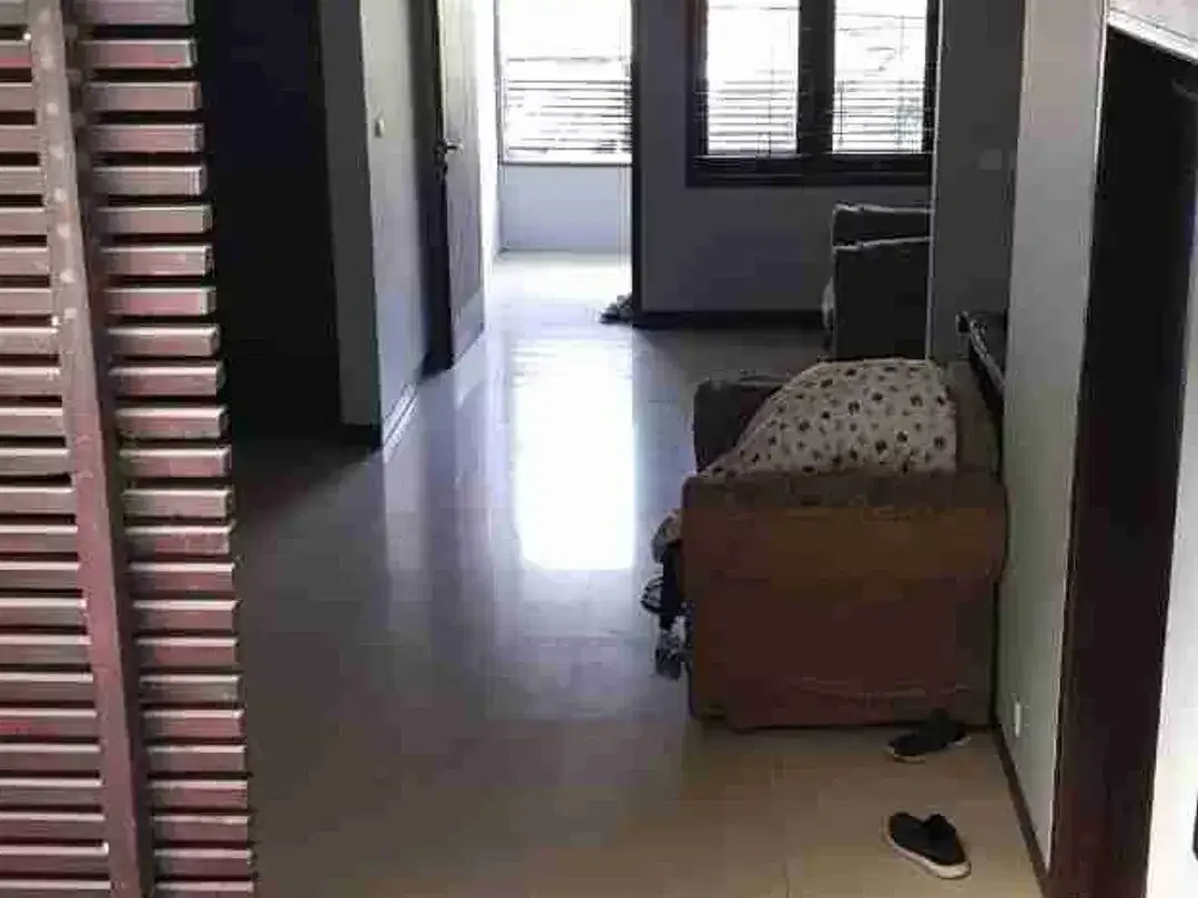 Sale Rumah 2Lt 140M2 Strategis 5Kamar Tk Yeh Aye Renon Jl6mtr Aspal - Image 3 of 8