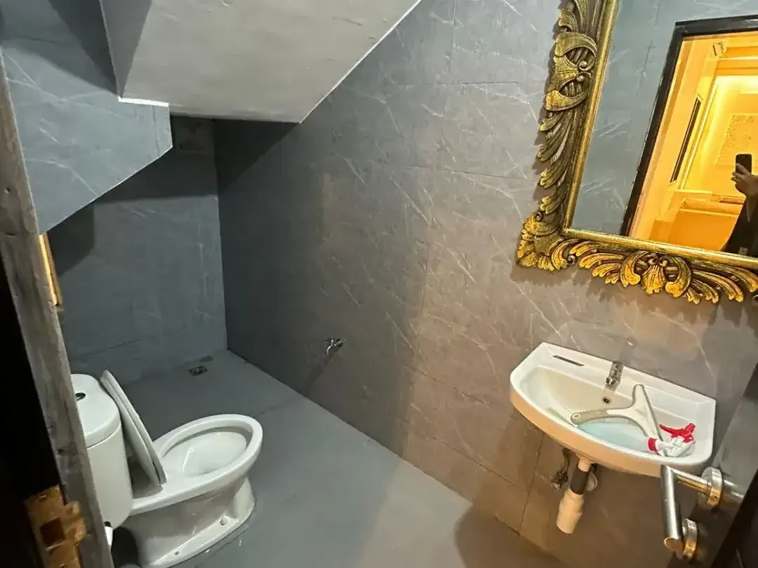 RUMAH SEWA 2 LANTAI FULL FURNISHED | PERUMAHAN ELITE DENPASAR SELATAN - Image 3 of 10