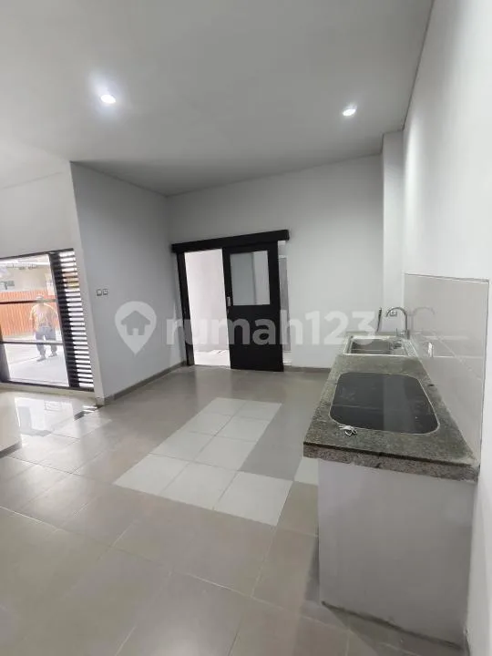 Rumah 2 Lantai Lokasi Premium dan Strategis Dipusat Kota - Image 3 of 4