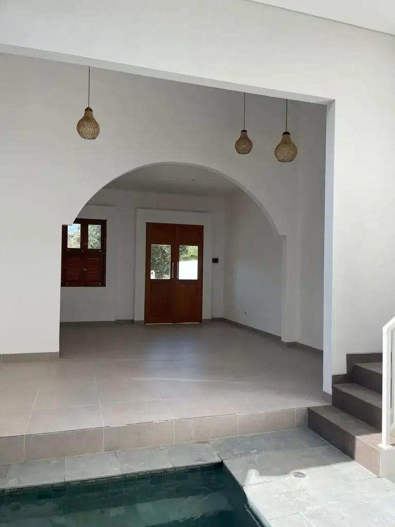 JUAL VILLA BARU 2 LANTAI FULLY FURNISHED DI ULUWATU - Image 1 of 7