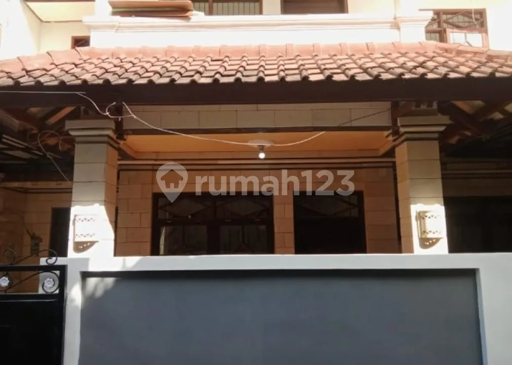 Rumah 2 Lantai 3 Kamar Tidur - Denpasar Selatan - Image 2 of 4