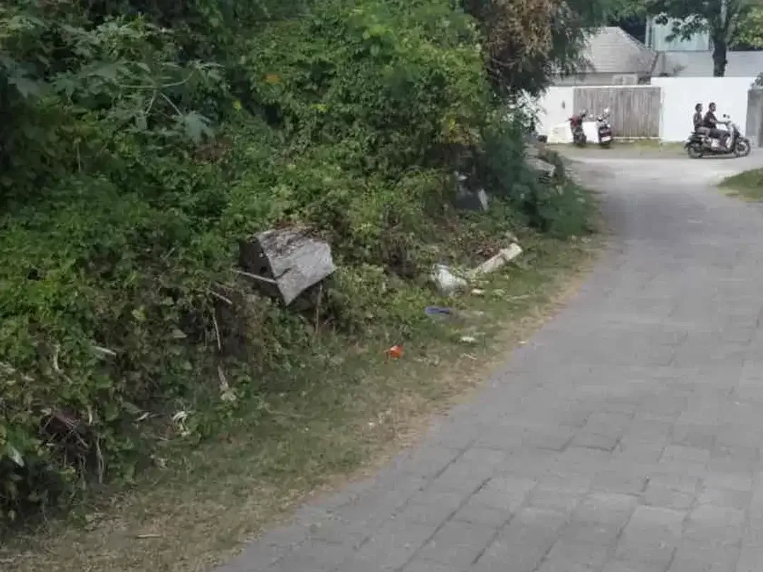 Di sewakan lahan kosong dgn luasan kecil di kawasan kompleks villa lokasi di Kerobokan. - Image 2 of 2
