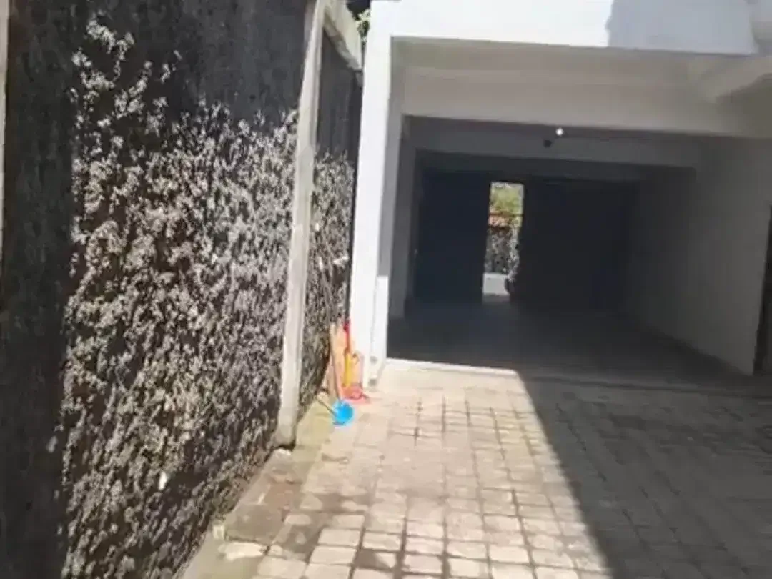 Properti Strategis 2 Lantai di Jantung Kota Denpasar (Dekat Simpang 6 & Akses Utama) - Image 5 of 10