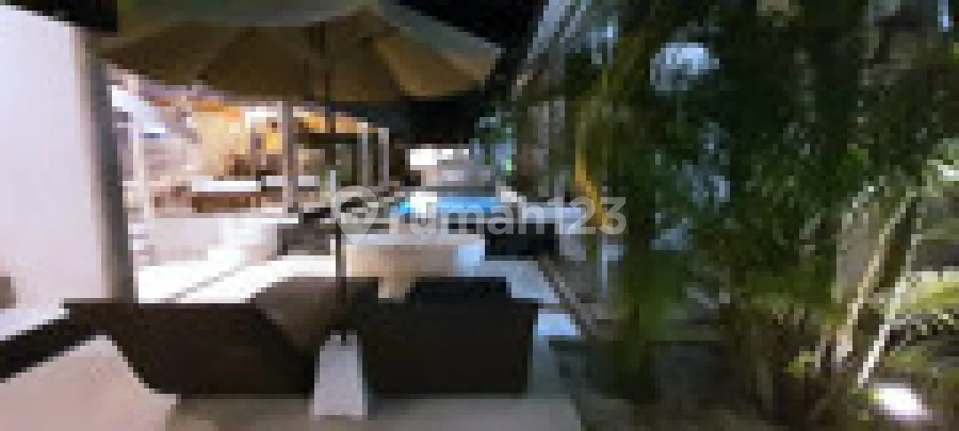 Disewakan Villa Grand Blue 4 Kamar Tidur Mewah dengan 2 Kolam Renang di Seminyak, Kuta, Bali. - Image 3 of 4