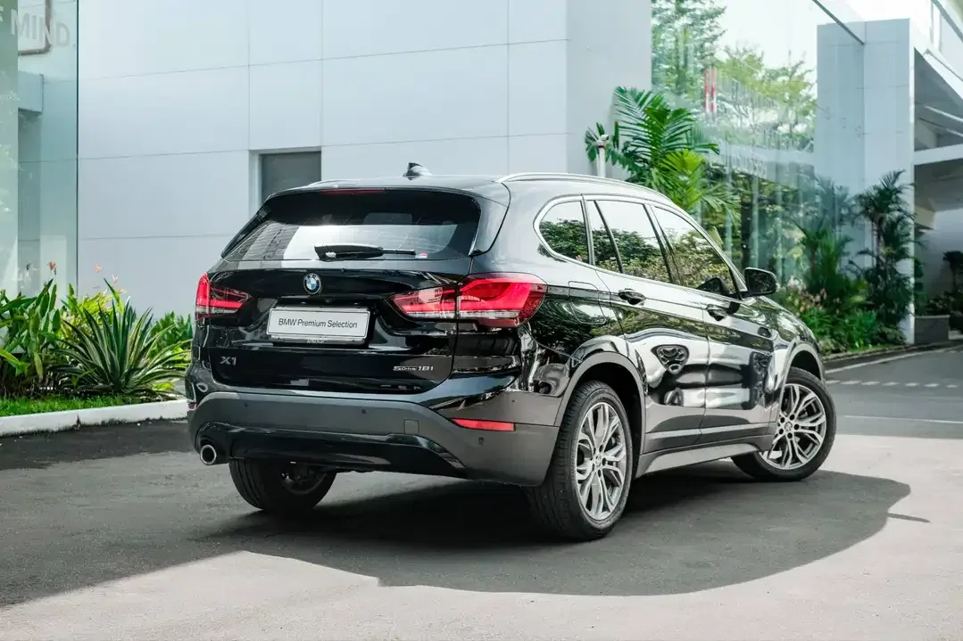 BMW X1 18i Dynamic (2022) - Image 2 of 10