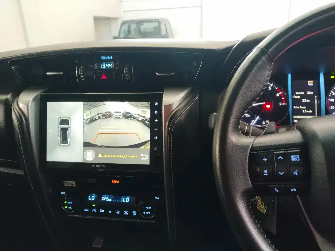 FORTUNER SRZ GR SPORT AT BENSIN LOW KM SEPERTI BARU DEALER - Image 10 of 10
