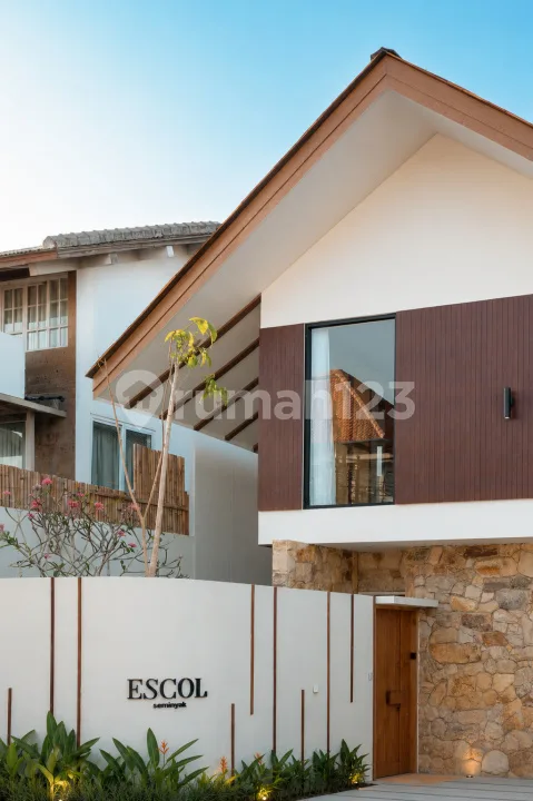 Leasehold New Luxury Modern 4 Bedroom Villa Seminyak - Image 4 of 4