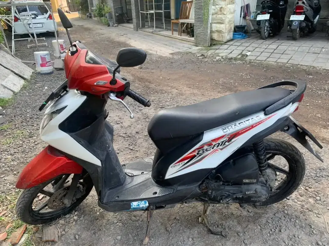 Jual Honda Beat Fi warna Putih Merah tahun 2016 - Image 1 of 4