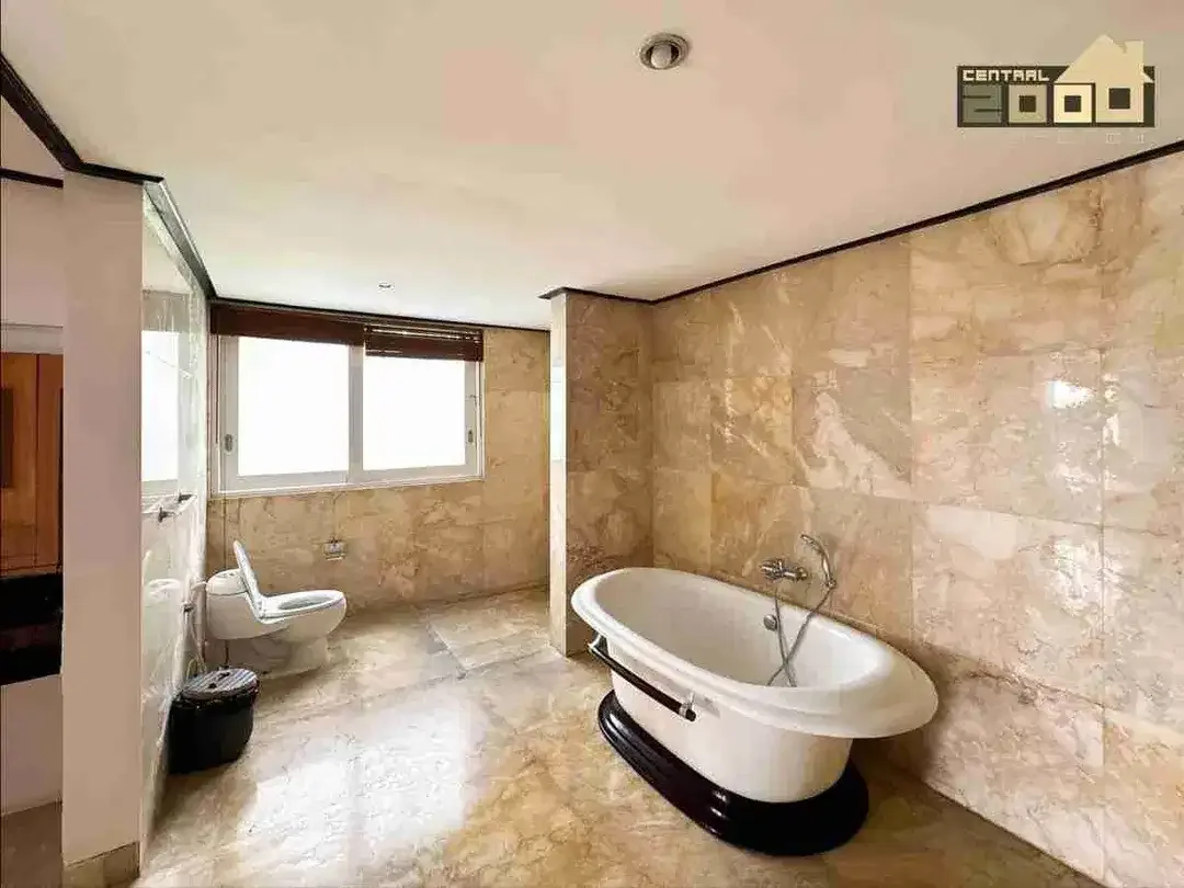Traditional Meets Modern Villa with Rice Field View in Canggu - Image 8 of 10
