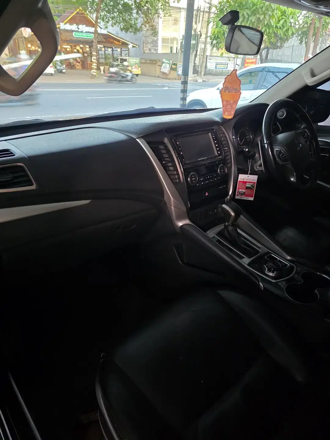 Pajero Dakar 2019 4x4 Automatic - Image 5 of 5