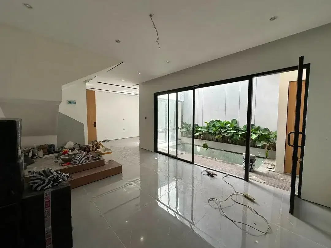 Dijual Villa Tropical Modern Timeless Strategis LT 110m² KT 3 jalan Gunung Lumut Padang Sambian dekat Seminyak - Image 2 of 10