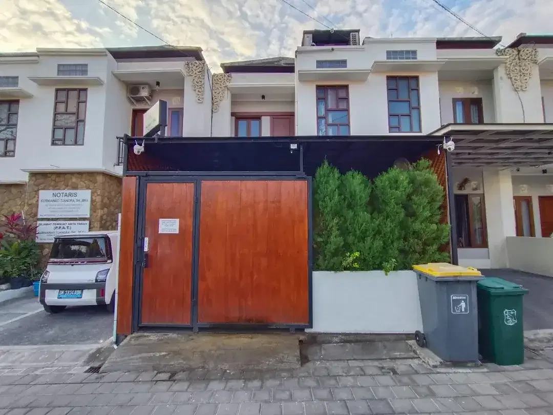 Rumah 2 lantai 2 Kamar Tidur di komplex Perumahan yang tenang di Pusat Kota Denpasar jl Teuku Umar Barat - Image 1 of 10
