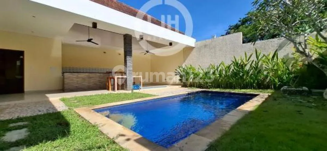 Villa At Jimbaran With Good Access, Well Maintained, Located In Residential Area, Surrounded By Villas, Close To Balangan Beach, Garuda Wisnu Kencana Cultural Park And Sidewalk Jimbaran - Image 1 of 4
