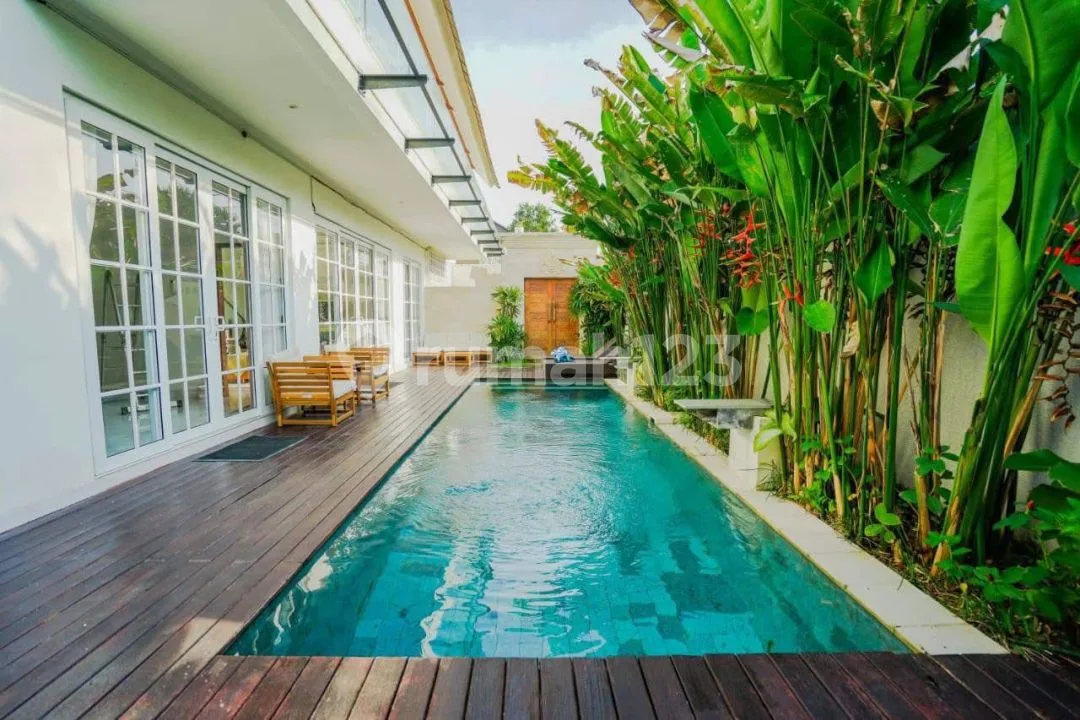 Villa Cantik Fullyfurnished Siap Huni di Puri Gading - Image 1 of 4