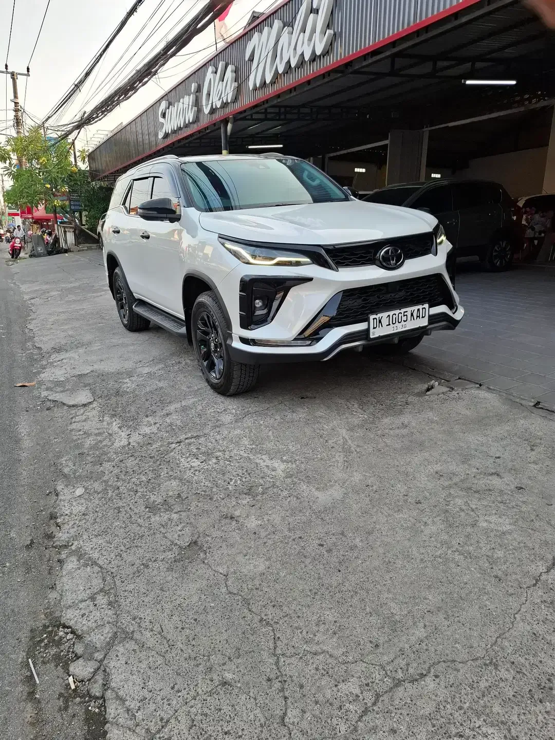 TOYOTA  FORTUNER  VRZ LEGENDER TSS TWO TONE - Image 1 of 9
