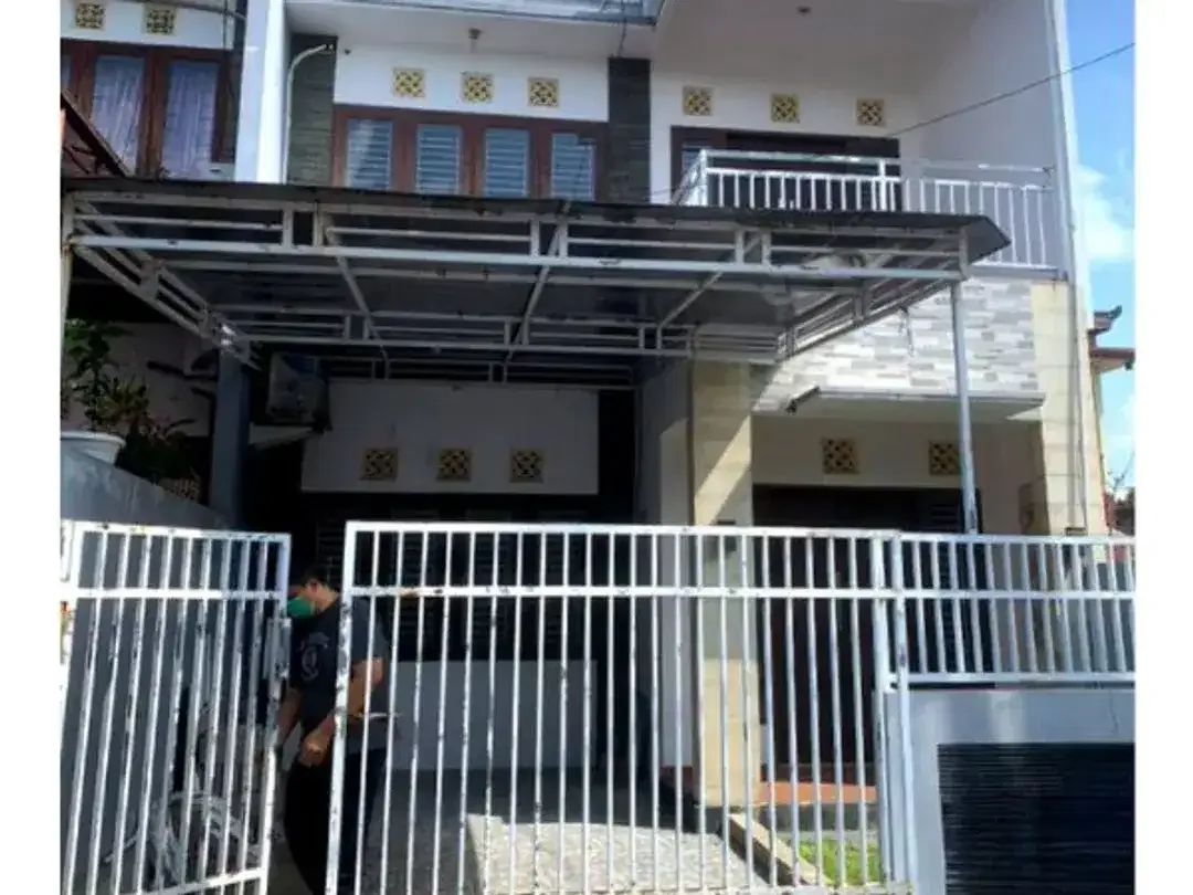 RUMAH PRAKTIS 2 LANTAI DI SWAMANDALA PADANGSAMBIAN KAJA DENPASAR, BALI - Image 1 of 10