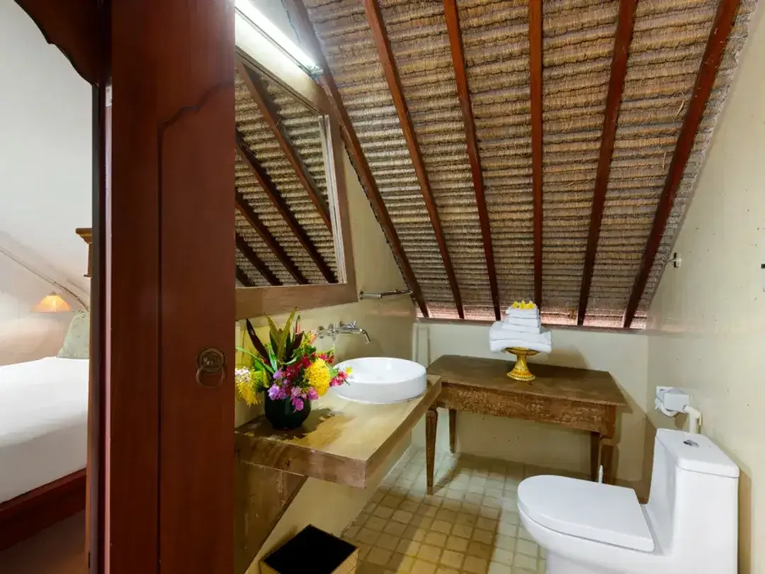 Leasehold - A Tranquil 4-Bedroom Sanctuary with Stunning Sunset Views - Image 7 of 10