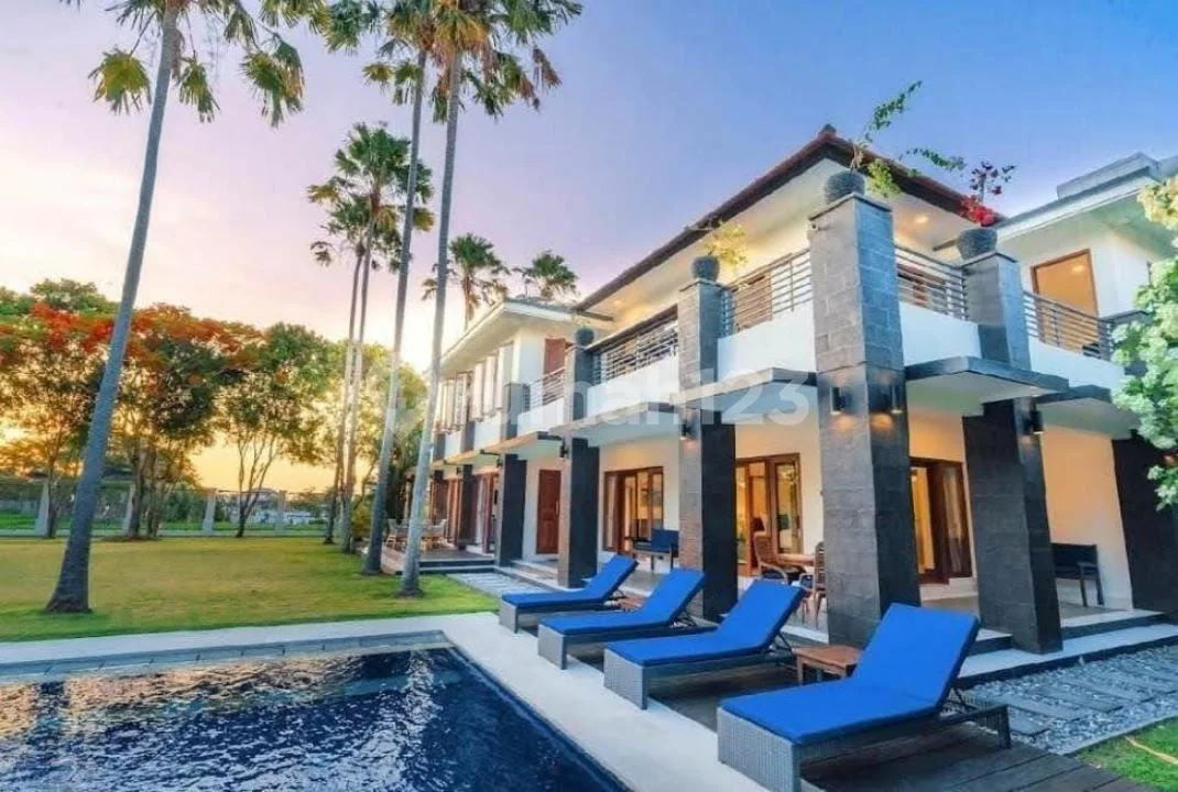 Villa Full Furnished With Pool Strategis Dekat Canggu di Umalas - Image 4 of 4