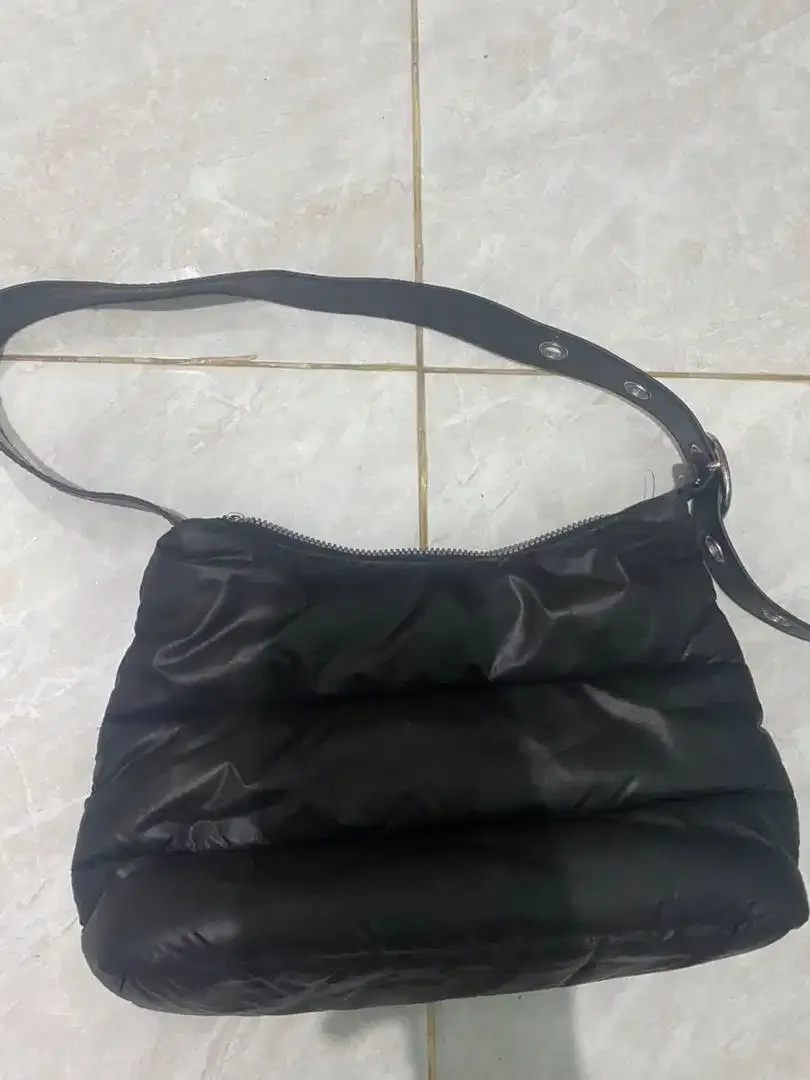 Tas hitam merk hm - Image 1 of 1