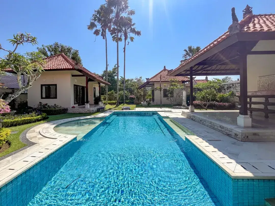 Villa 5 Kamar Tidur Bergaya Modern Balinese yang Menawan di Nusa Dua - Image 3 of 10