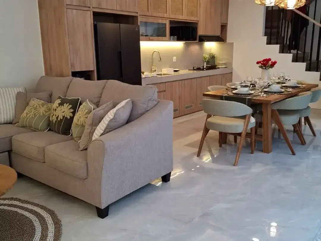 Rasakan Kemewahan Tanpa Harga Selangit: Villa Eksklusif di Lokasi Terbaik - Image 2 of 10