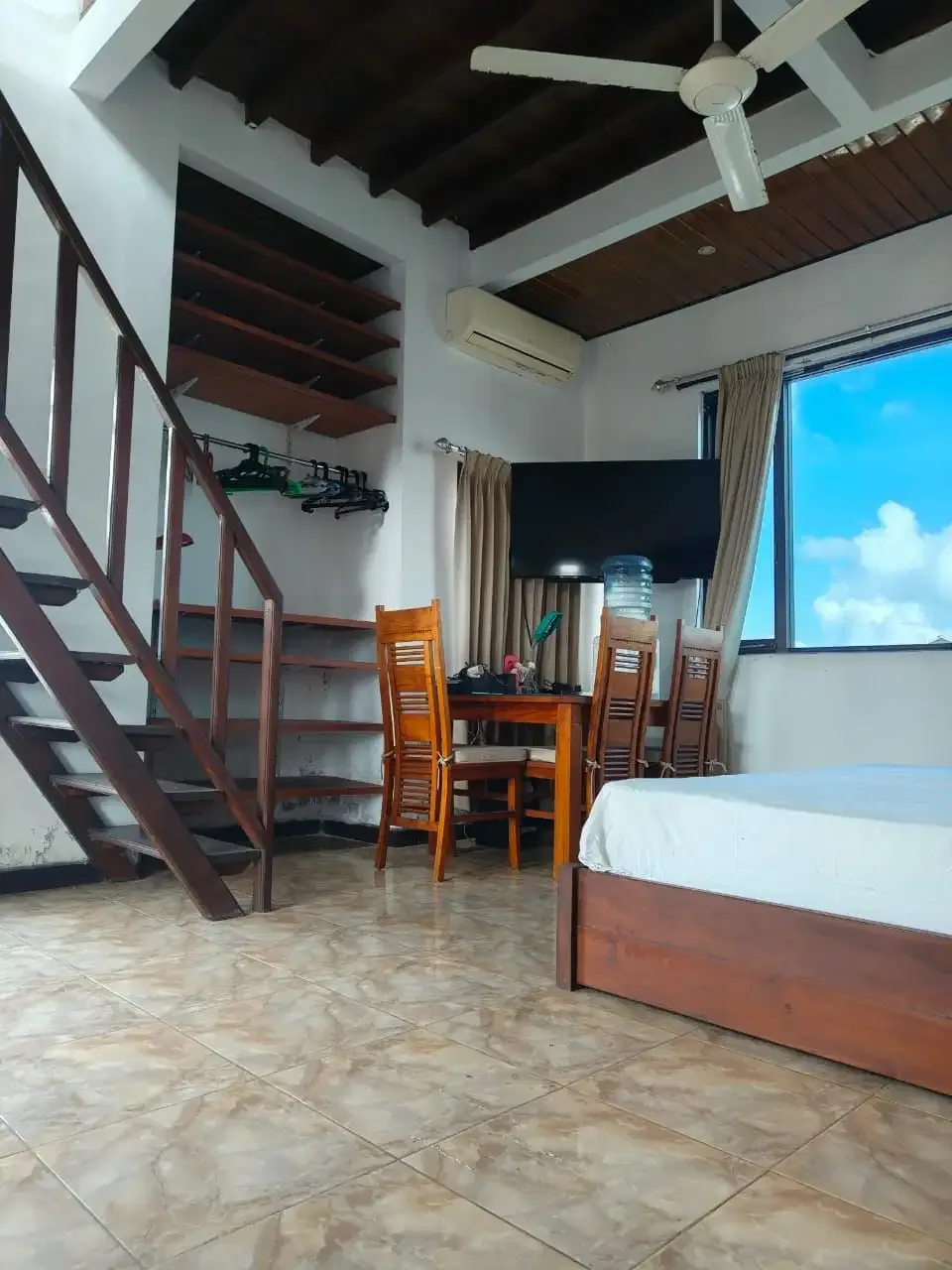 FOR RENT VILLA 3 BR KAWASAN VILLA DEKAT JLN UTAMA DI CANGGU - Image 2 of 9