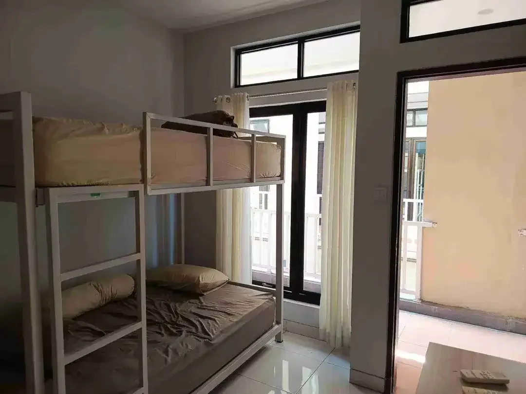 DI JUAL CEPAT GUEST HOUSE 4 LANTAI DI KAWASAN RENON
Lokasi Jalan Pemuda III, Renon, Denpasar Selatan, Kota Denpasar, Bali
- LT : 426 m2
- LB : 950 m2
Lebar Depan 20 Meter
Lebar Jalan 4 Meter - Image 8 of 10