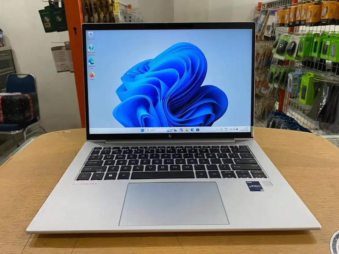 Laptop HP Elitebook 840 G9 Core i7Gen12 Ram 16GB SSD 256GB Slim Mulus - Image 1 of 10