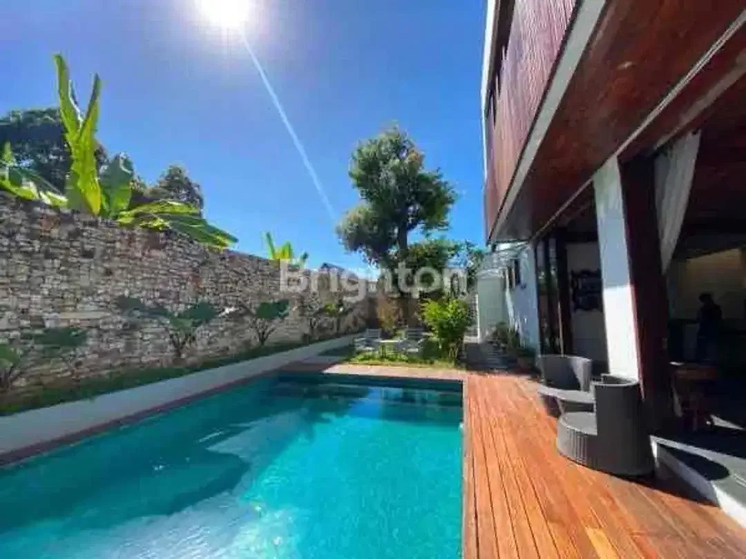 4 BR OPEN SPACE TROPICAL VILLA IN SANUR PRIME AREA - Image 7 of 8