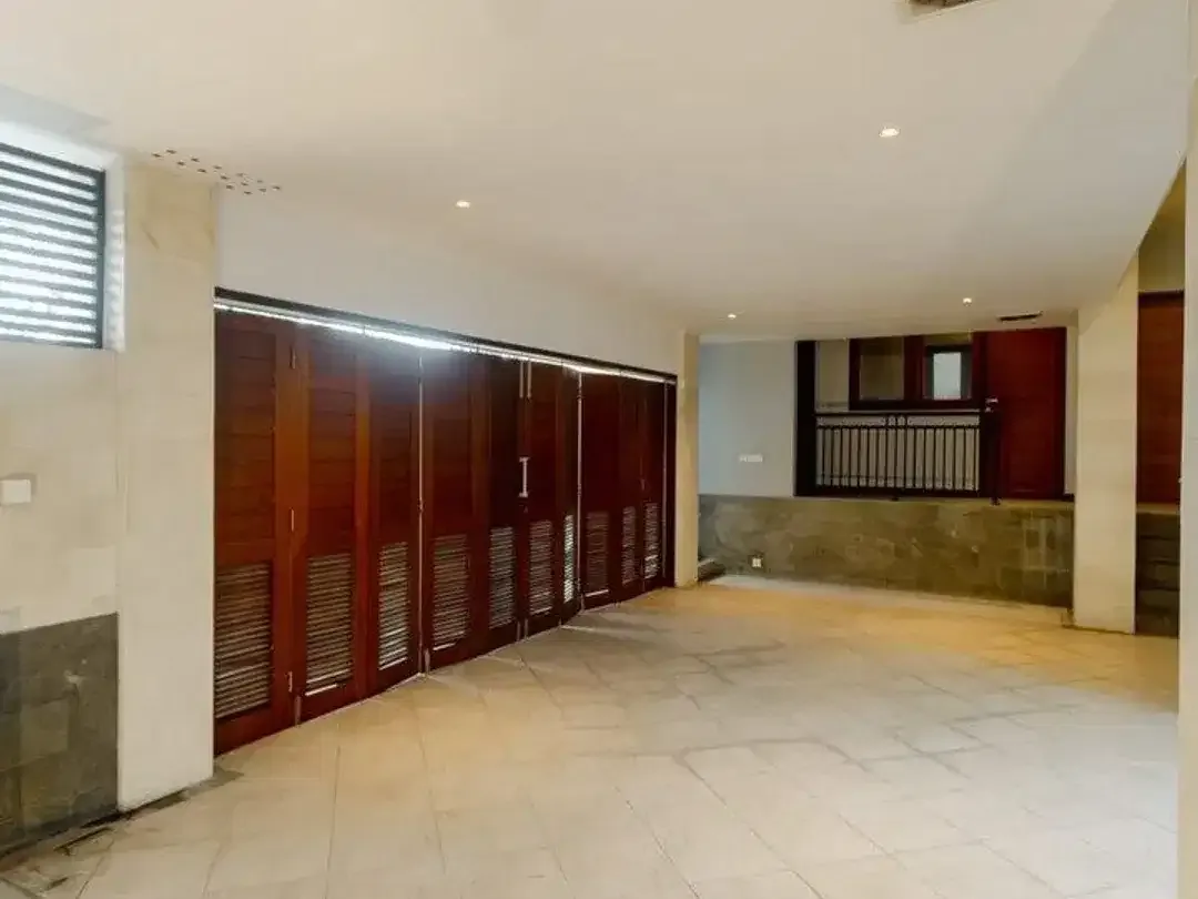 Villa 3 Lantai Full Furnished Dijual di Jimbaran Dekat GWK - Image 2 of 5