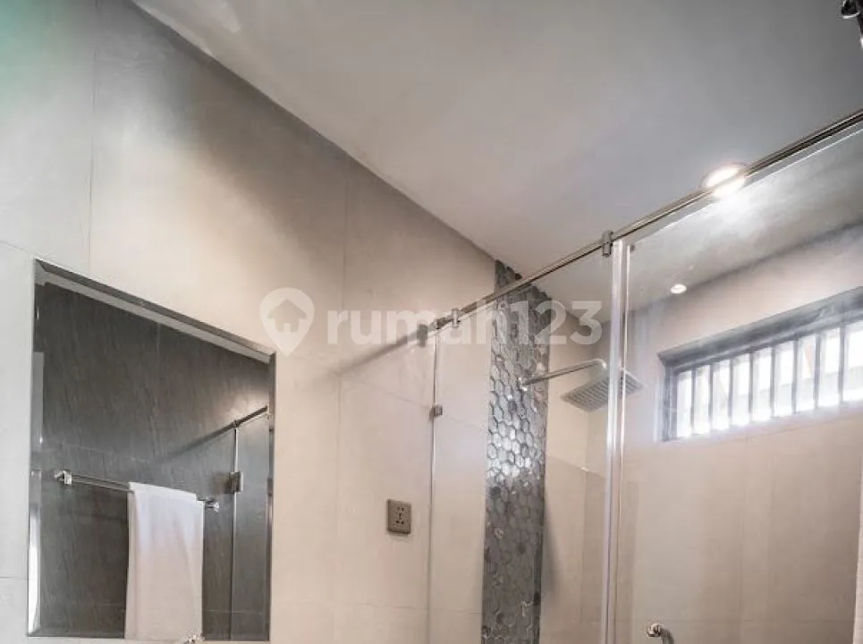 MODERN ONE BEDROOM APARTEMENT AT NUSA DUA BALI - Image 3 of 4