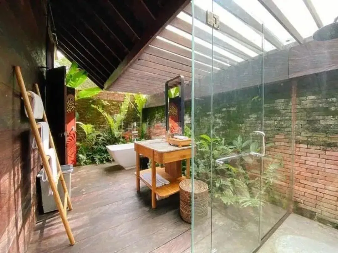Modern Tropical Villa With Forest And River View Di Ubud - Image 8 of 8
