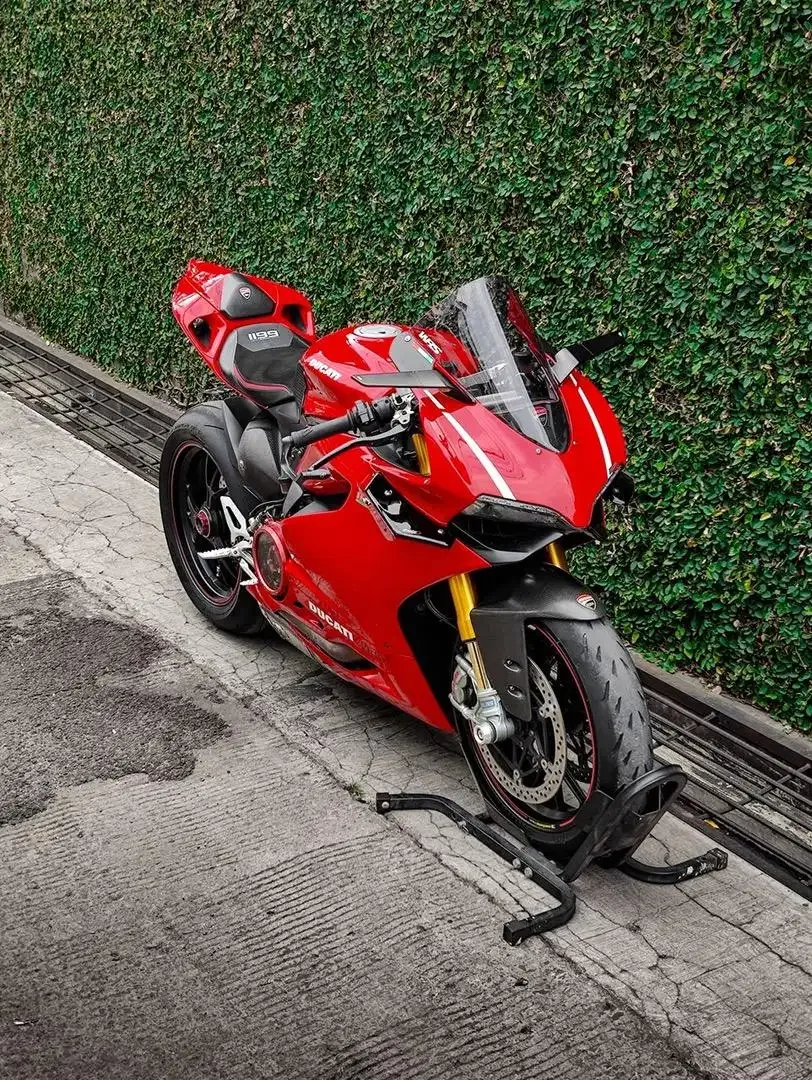 Ducati Panigale 1199 S tahun 2015 Rare Special Unit Low Odo Mulus - Image 6 of 10