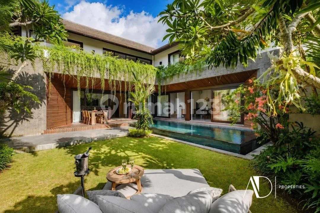 Freehold | Modern Villa With Shopfront In Central Canggu - Image 2 of 4