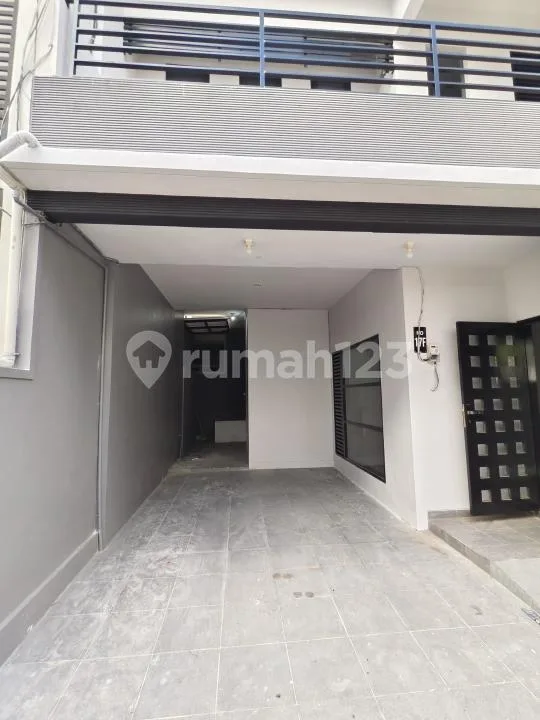 Rumah 2 Lantai Lokasi Premium dan Strategis Dipusat Kota - Image 4 of 4
