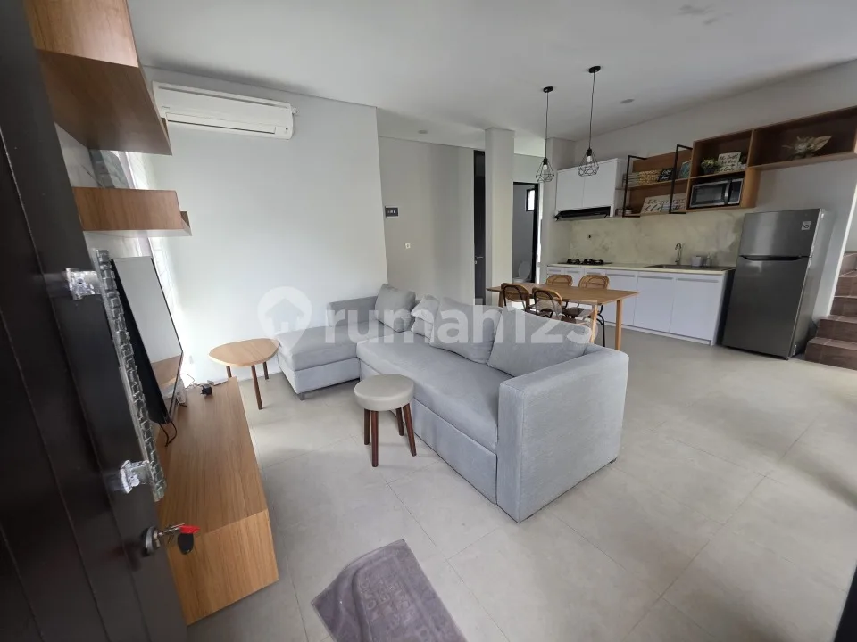 Di Jual Rumah 2 Lantai Full Furnish 5 Menit ke Gwk - Image 2 of 4