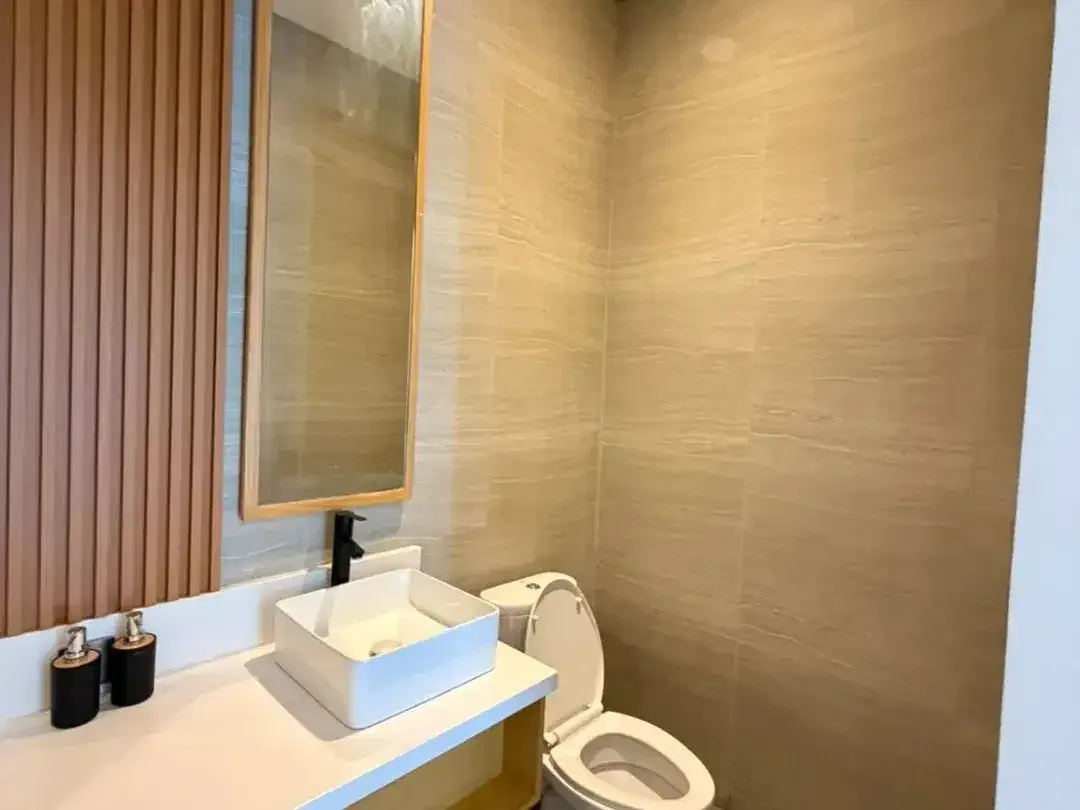 FOR SALE VILLA Berlokasi strategis di kawasan emas yang menghubungkan  Berawa, Batu Bolong, dan Batu Belig - Image 7 of 10